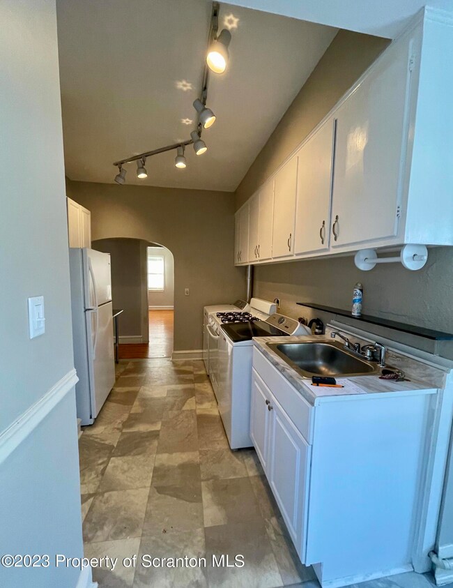 1240 Quincy Ave, Dunmore, PA 18510 - photo 5