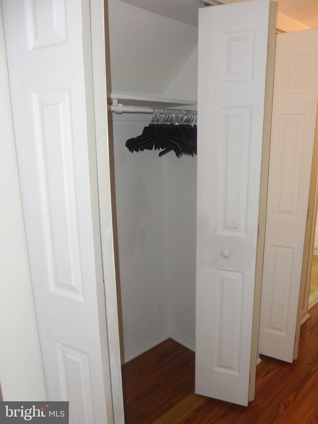 2466 Sun Valley Cir unit 8, Silver Spring, MD 20906 - photo 7