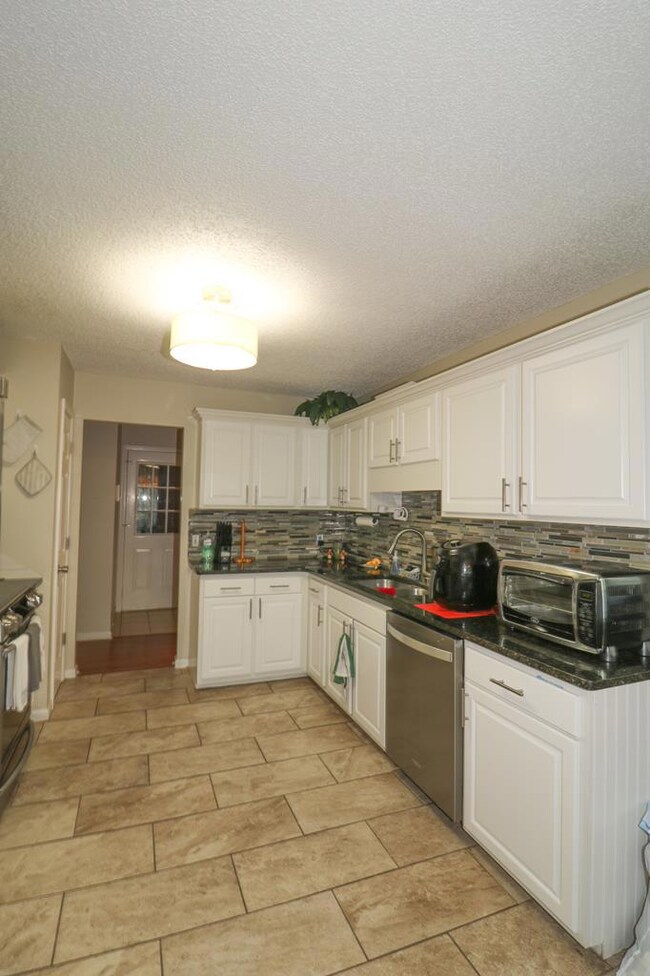 198 Corbitt Dr unit 1, Douglas, GA 31533 - photo 6