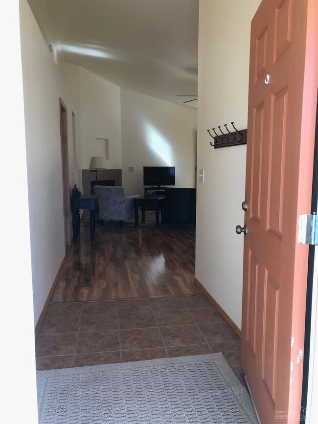 2091 NW Joshua Tree Ct, Redmond, OR 97756 - photo 5