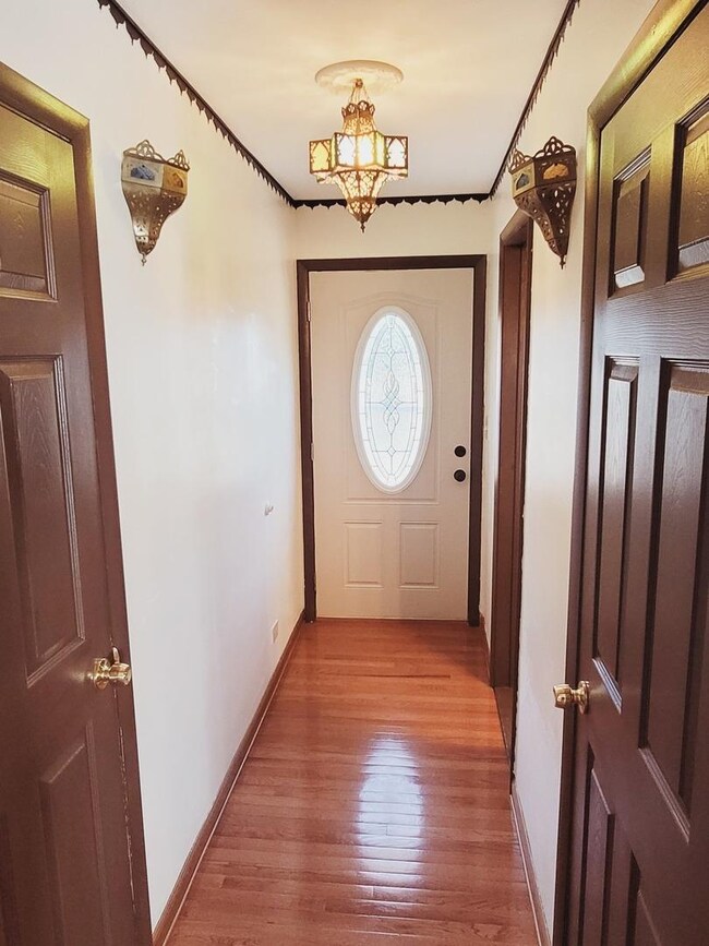 10S231 Plainfield-Naperville Rd, Naperville, IL 60564 - photo 4