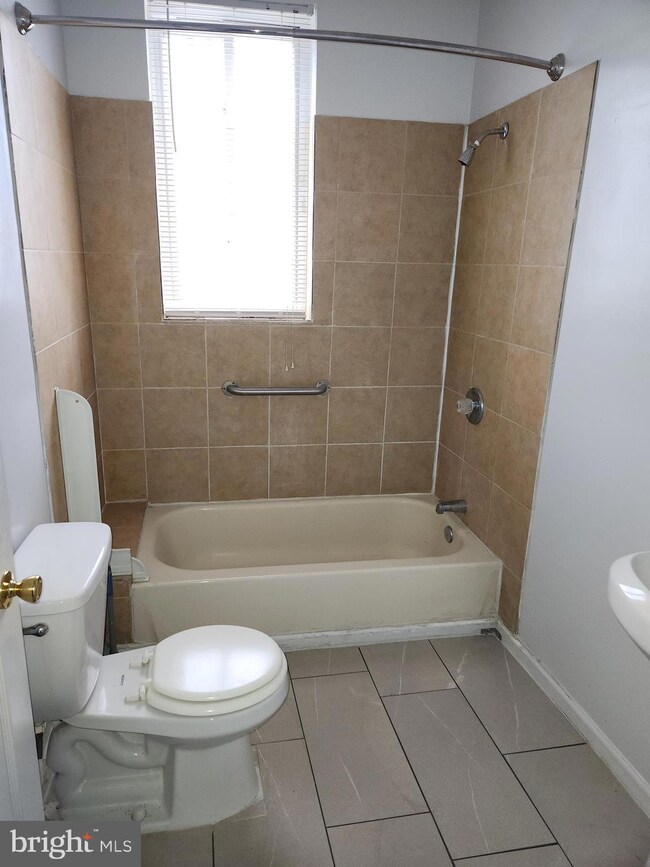 2431 Arunah Ave, Baltimore, MD 21216 - photo 5