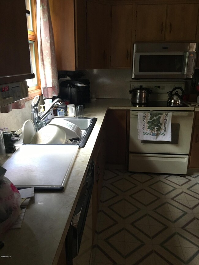 39 Gale Ave, Pittsfield, MA 01201 - photo 5