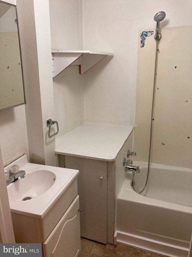 15 N Washington St unit 4, Berkeley Springs, WV 25411 - photo 6