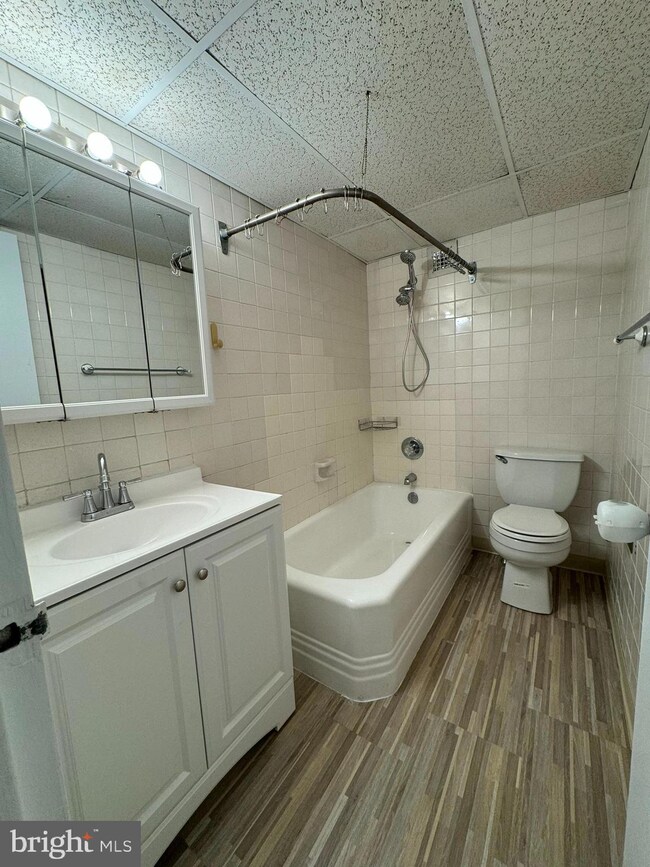 Radnor House unit 1014, Bryn Mawr, PA 19010 - photo 5