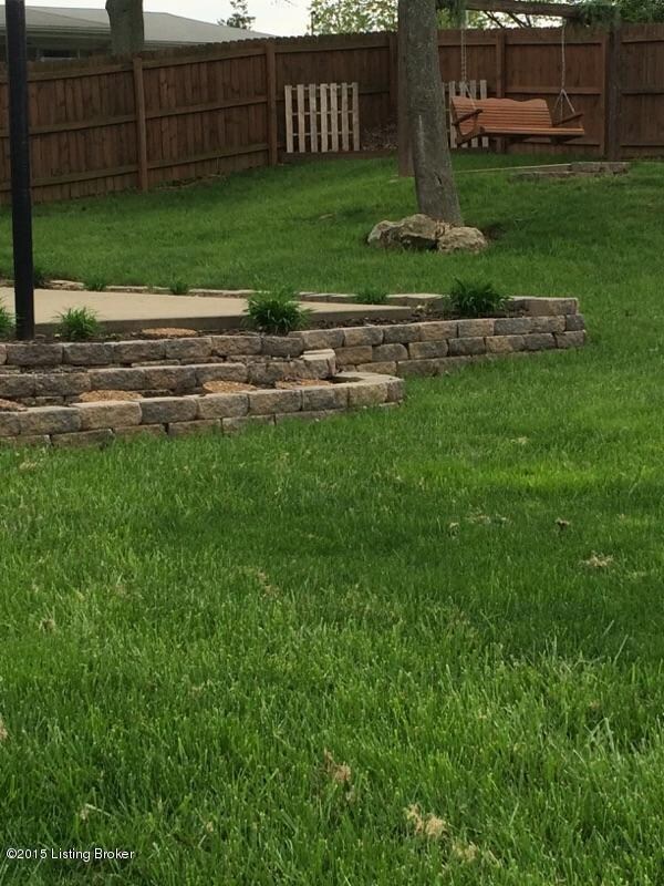 7506 Braeburn Cir, Louisville, KY 40228 - photo 4