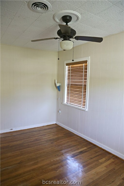 Extra space off the living room to be used as an office or study!