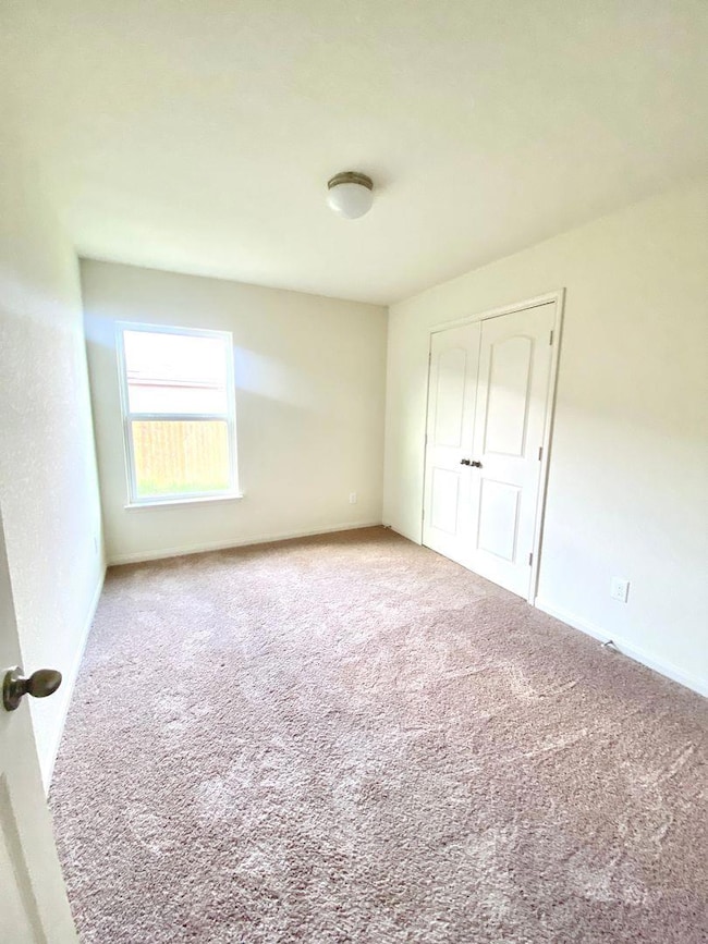 701 Yearwood Ln unit 50-E, Jarrell, TX 76537 - photo 7