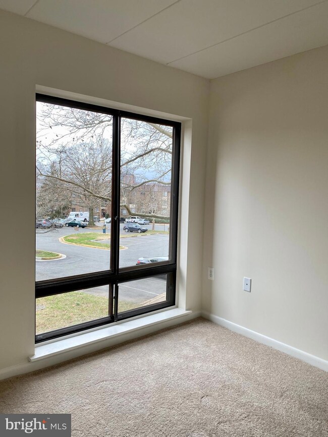 132 Roberts Ln unit 201, Alexandria, VA 22314 - photo 7