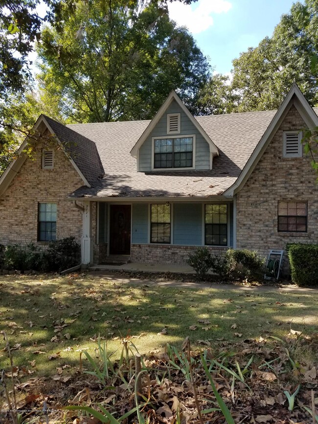 2721 Cedar Bluff 001
