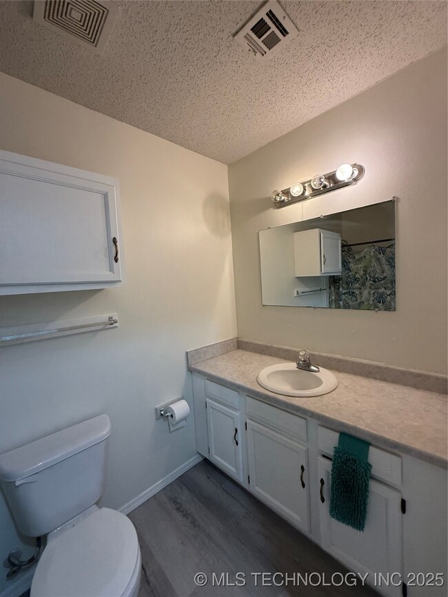 Hall bathroom with tub & shower
