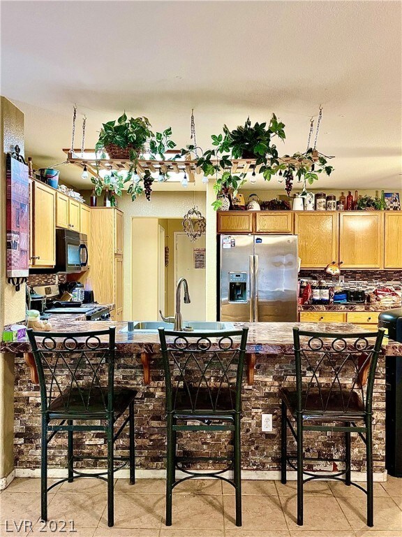 Breakfast Bar in kitchen