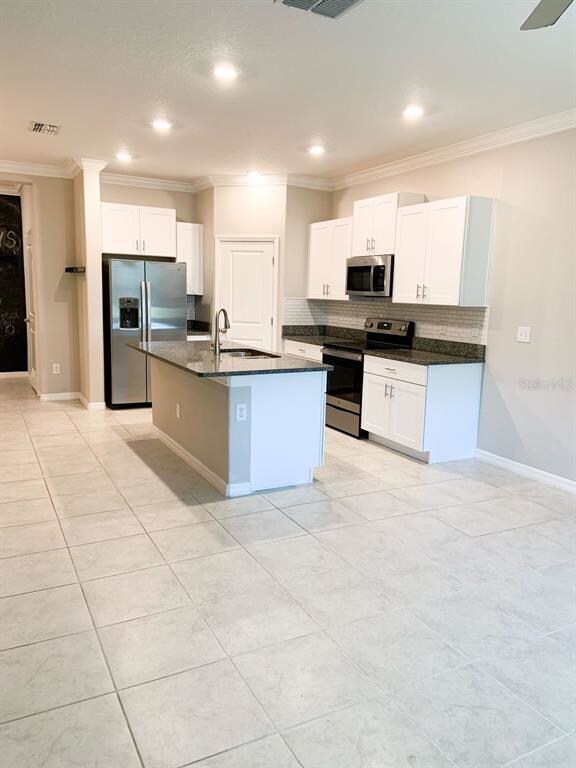 31563 Blue Passing Loop, Wesley Chapel, FL 33545 - photo 3