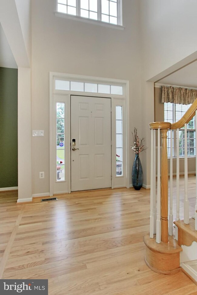 8938 Highgrove Ct, Lorton, VA 22079 - photo 5