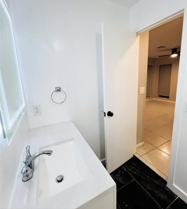 47 SE 13th St unit 2, Dania, FL 33004 - photo 7
