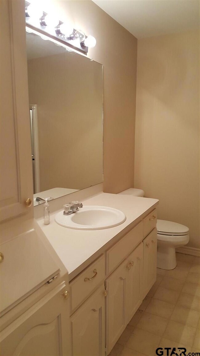 317 317 Amberwood, Tyler, TX 75701 - photo 3