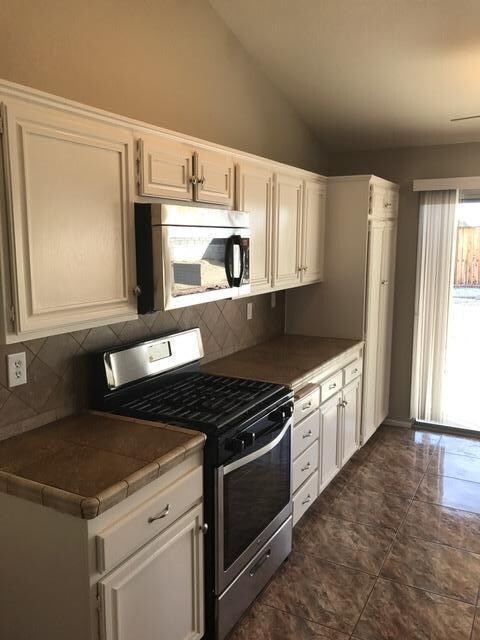 3419 Huron Dr, Rosamond, CA 93560 - photo 3