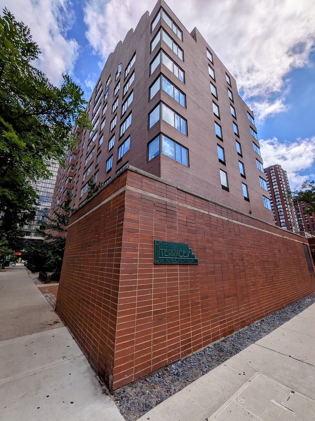 The Terraces at Dearborn Park unit 415, Chicago, IL 60605 - photo 2