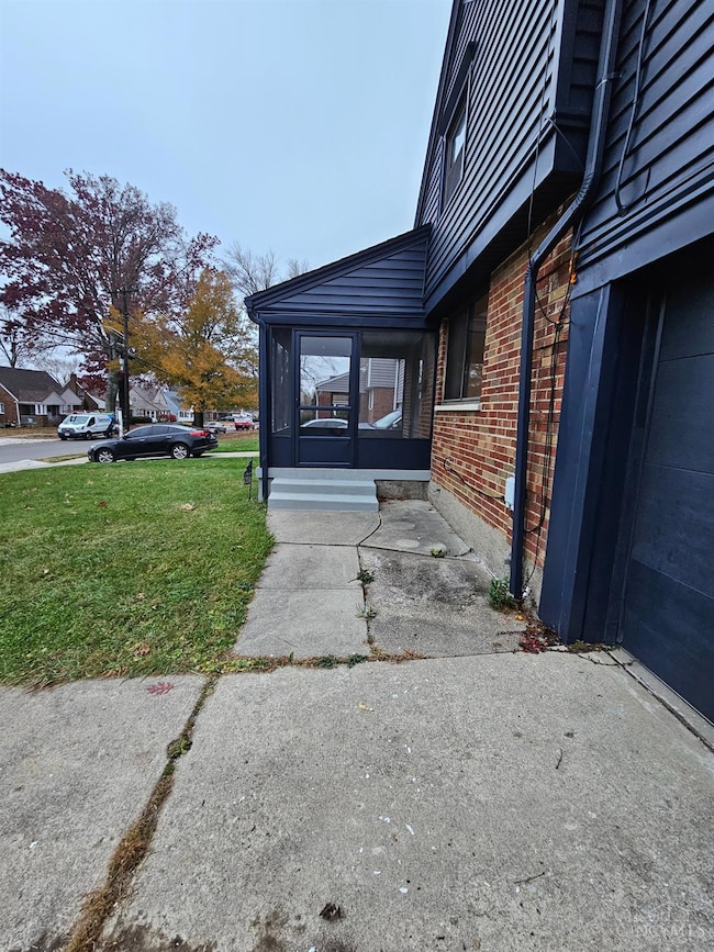 6024 Sunridge Dr, Cincinnati, OH 45224 - photo 2