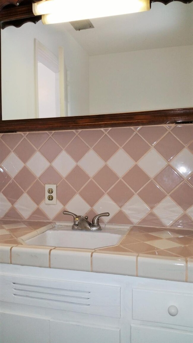 1/2 bath next to laundry room