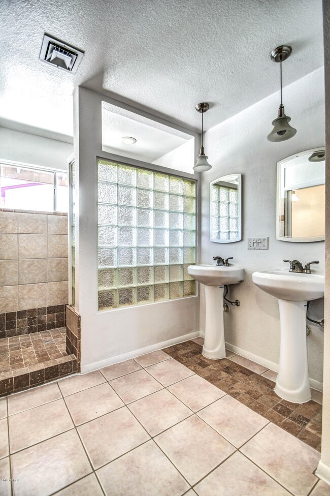 MASTER BATH 1