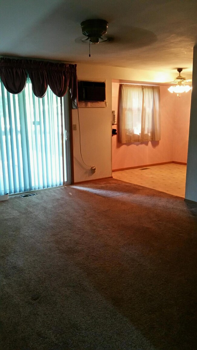 3350 Shiloh family room