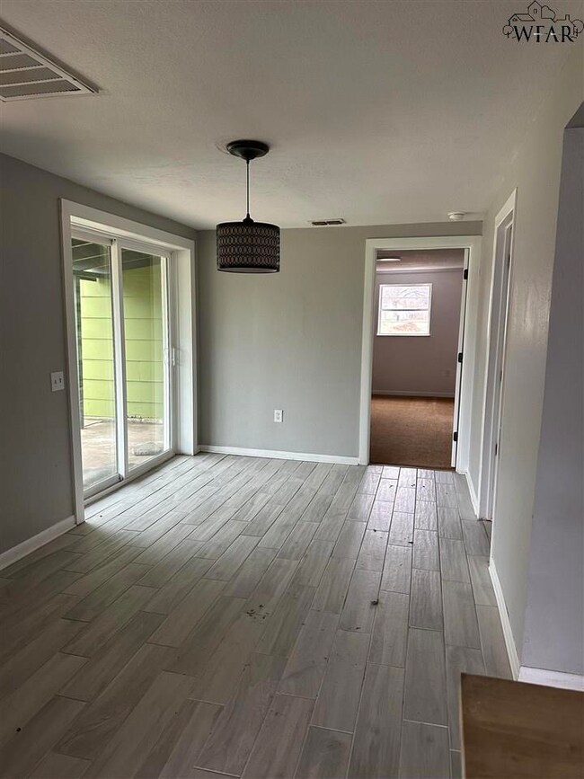 1329 34th St, Wichita Falls, TX 76302 - photo 4