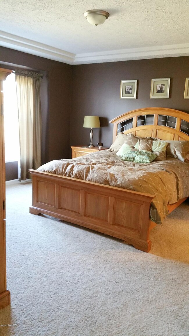 Master bed.jpg
