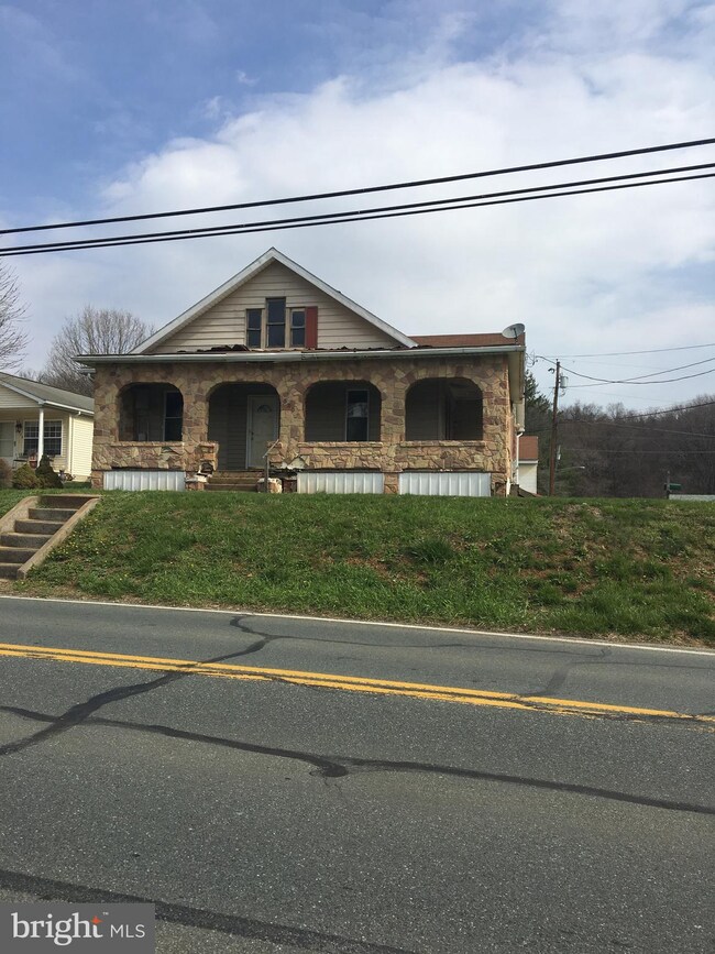 520 Knoxville Rd, Knoxville, MD 21758 - photo 2