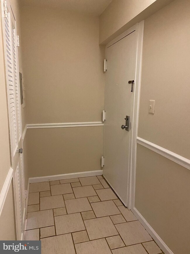 2255 Castle Rock Square unit 1B, Reston, VA 20191 - photo 4