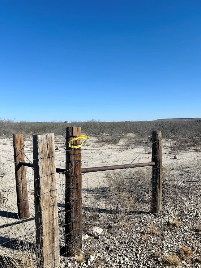 0 7d unit 50080649, Fort Stockton, TX 79735 - photo 2
