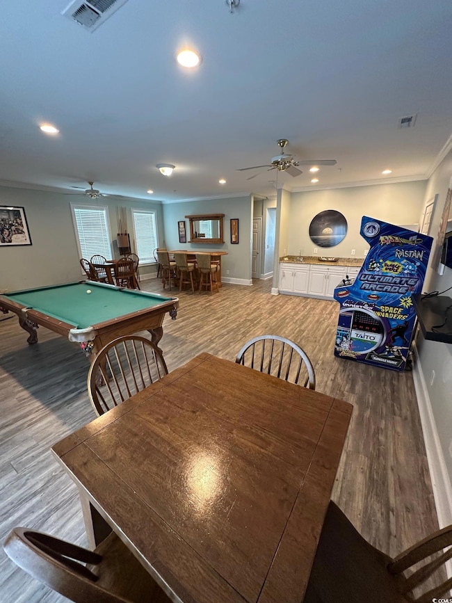 Playroom featuring hardwood / wood-style floors, ceiling fan, crown molding, and billiards