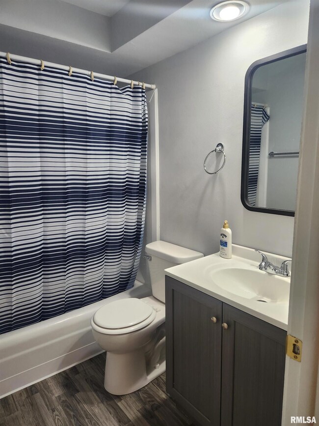 740 E Shore Dr unit 8, Pekin, IL 61554 - photo 7