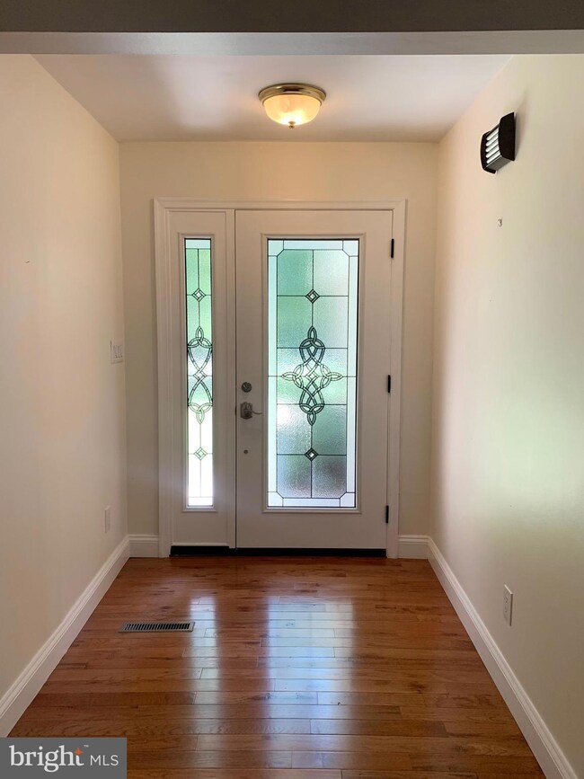 22870 Piney Wood Cir, California, MD 20619 - photo 3