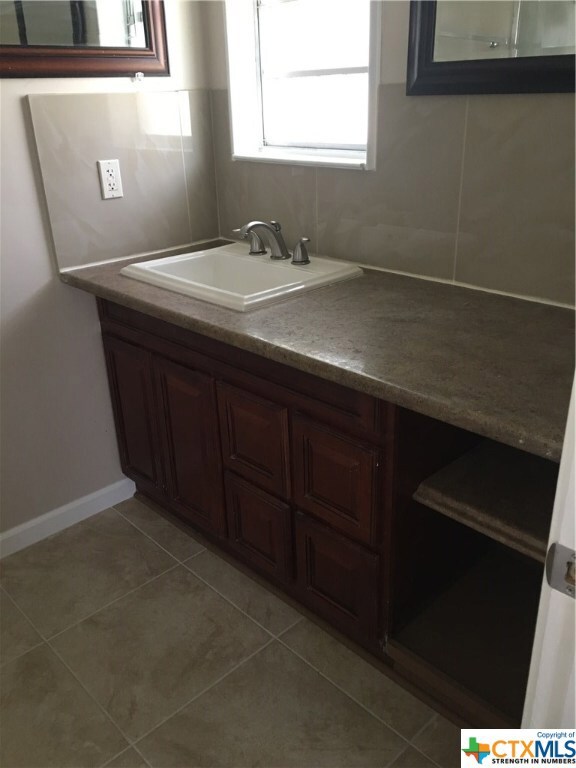 907 Holly St, Copperas Cove, TX 76522 - photo 5