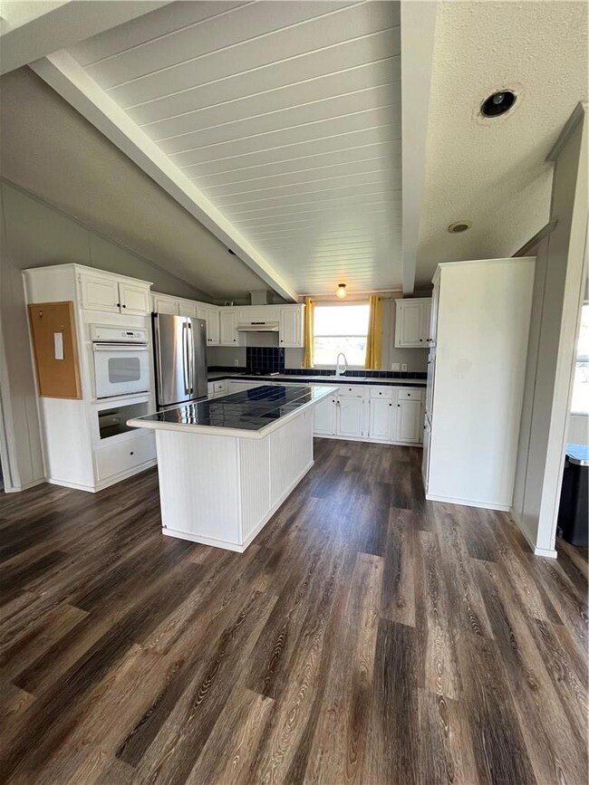 110 Oakhill Ct, Troy, TX 76579 - photo 7