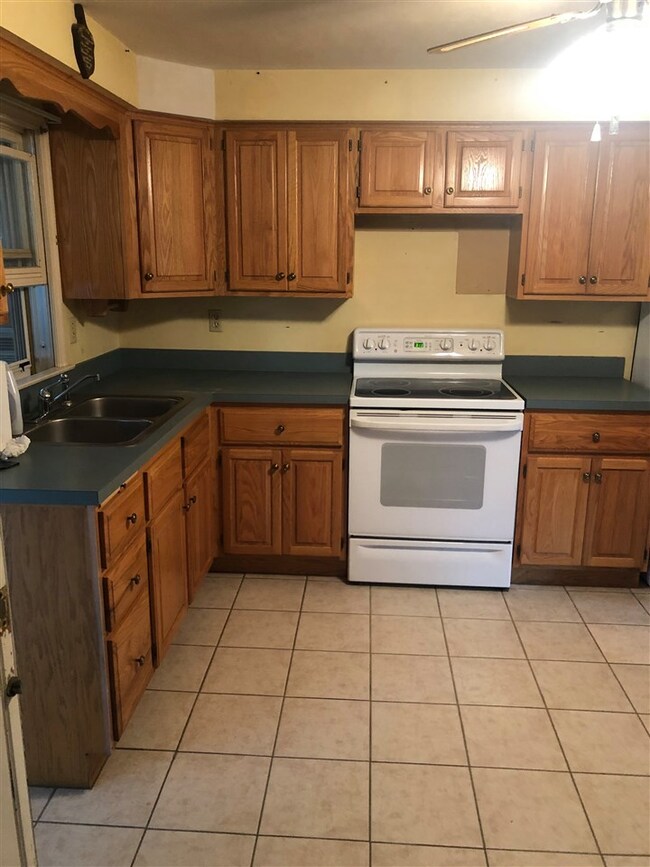 204 Saint Anselm Dr, Goffstown, NH 03045 - photo 3