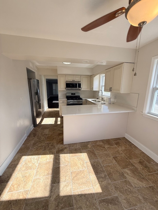 8958 S Oglesby Ave, Chicago, IL 60617 - photo 6