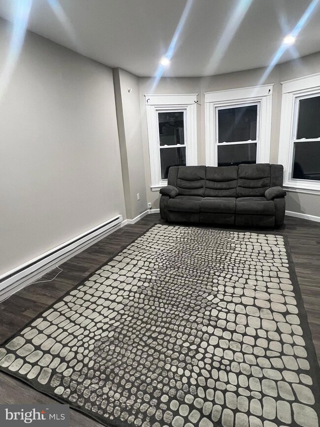 430 Macdade Blvd unit 3, Darby, PA 19023 - photo 2