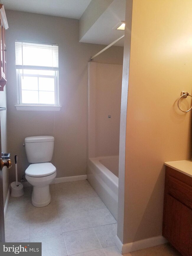 714 Crescent Ave, Reading, PA 19605 - photo 6