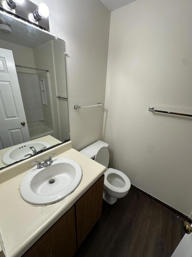 3531 Ivy Commons Dr unit 301, Raleigh, NC 27606 - photo 5