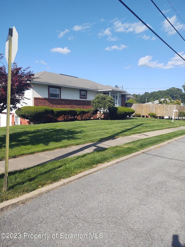 3908 Lawrence Ave, Moosic, PA 18507 - photo 3