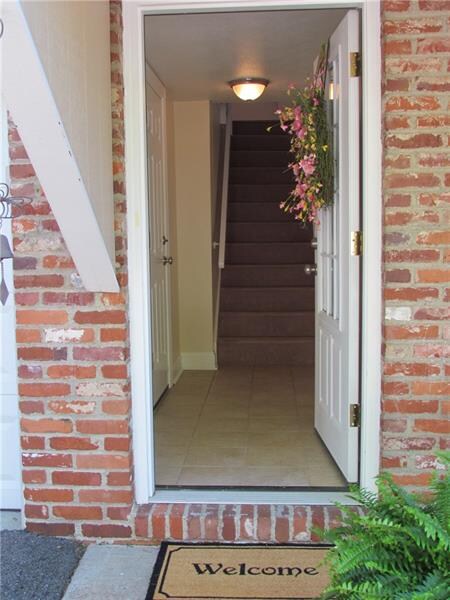 WELCOMING ENTRY HALL- COME ON IN!- CERAMIC TILE FL