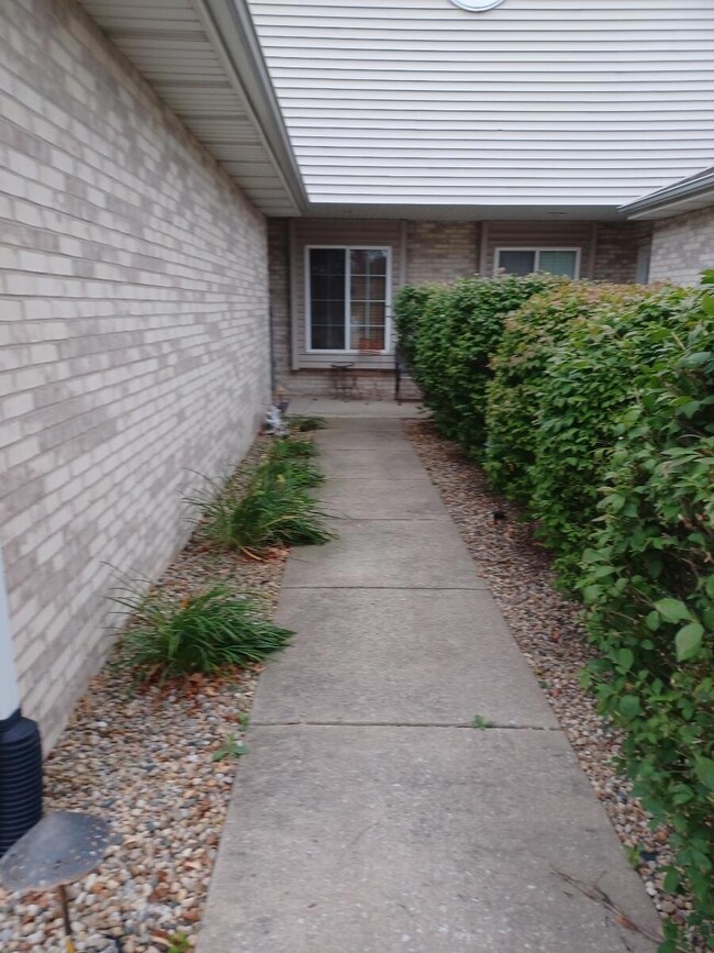 10746 Keystone Ln, Crown Point, IN 46307 - photo 2