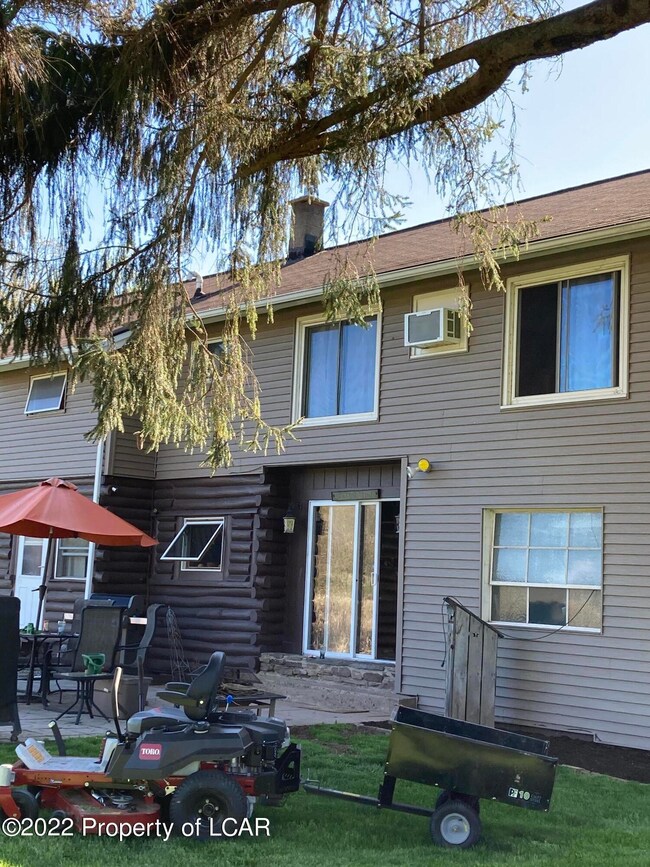 22 Smiths Pond Rd, Dallas, PA 18612 - photo 3