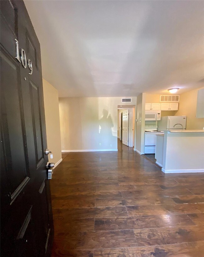 5124 Live Oak St unit 109, Dallas, TX 75206 - photo 3