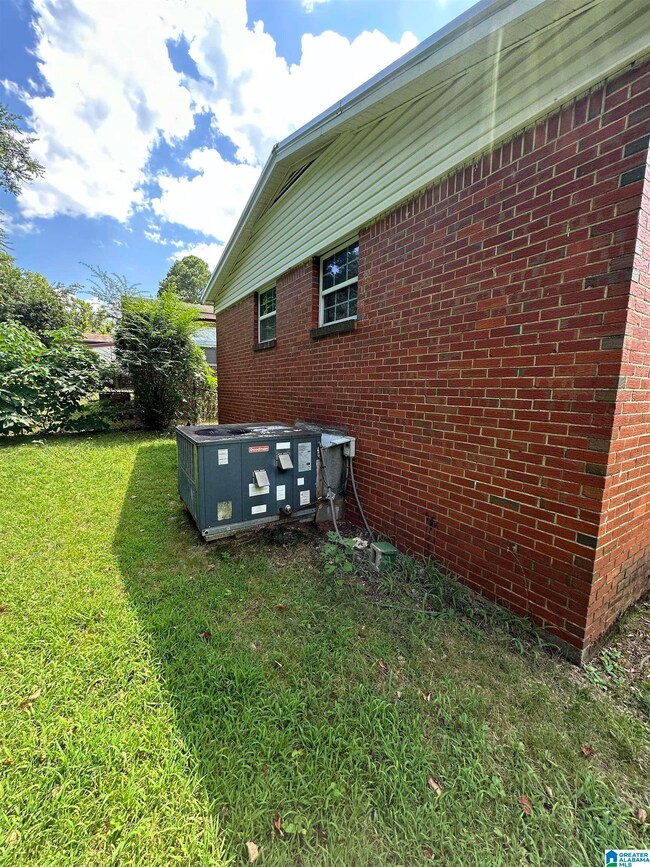 1657 18th Way SW, Birmingham, AL 35211 - photo 5