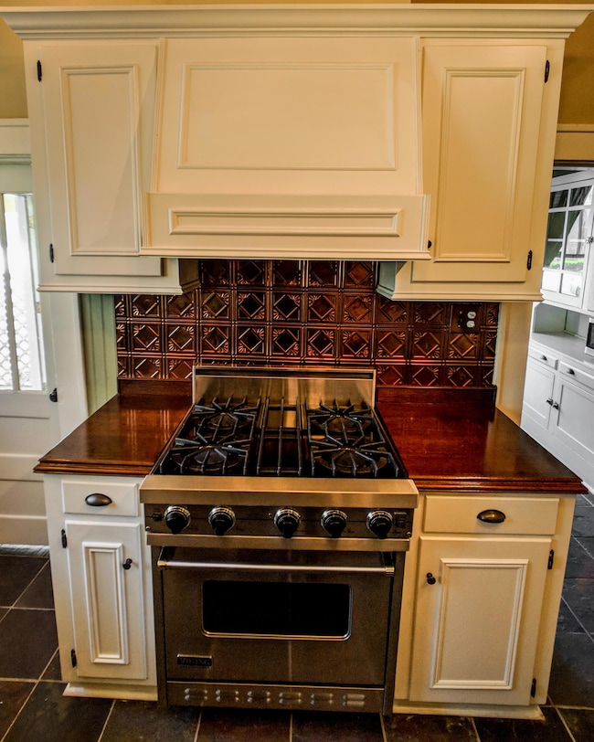 Kitchen Additional View