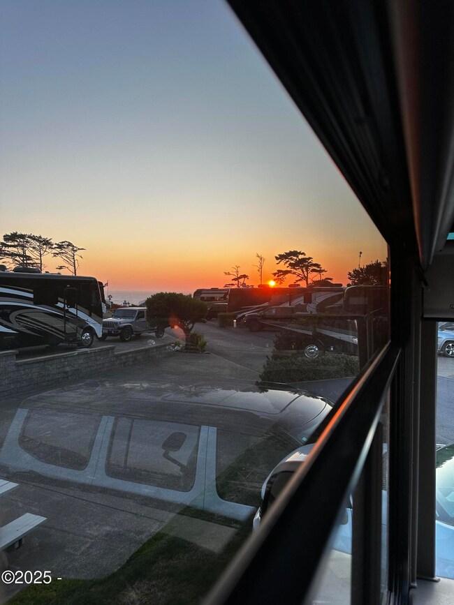 148 N Coast Hwy, Newport, OR 97365 - photo 5