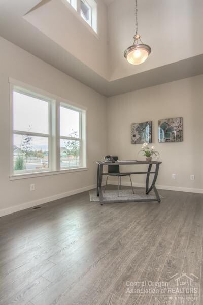 995 NW Rimrock Dr, Redmond, OR 97756 - photo 4